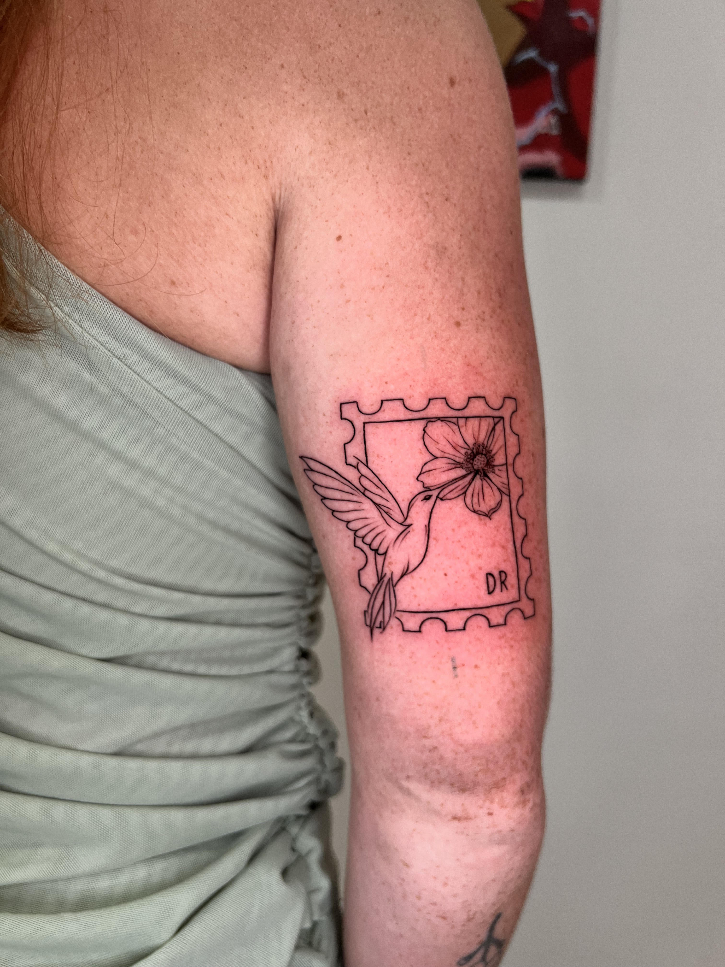 Colibrí en línea fina. 🕊️🌸 - Tatuaje en Punta Cana